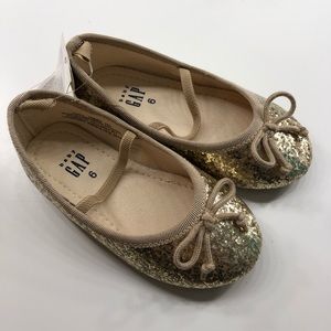 Baby Gap Size 6. Gold glitter dress shoes. NWT